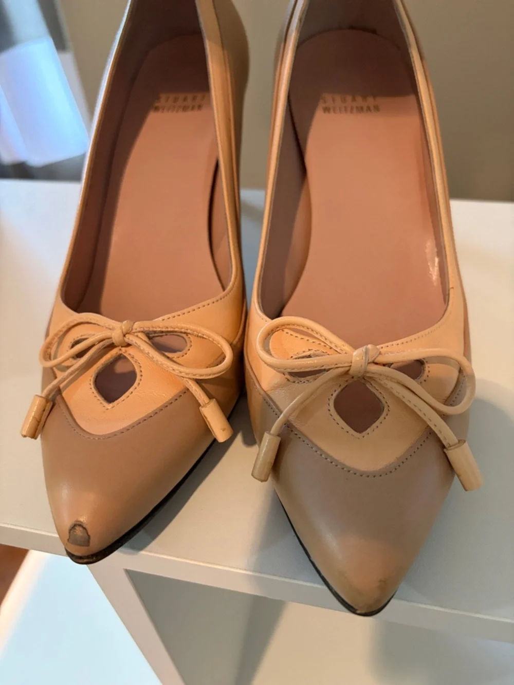 Stuart Weitzman Beige Pointed Toe Kitten Heel Pumps with Bow - Picture 4 of 8
